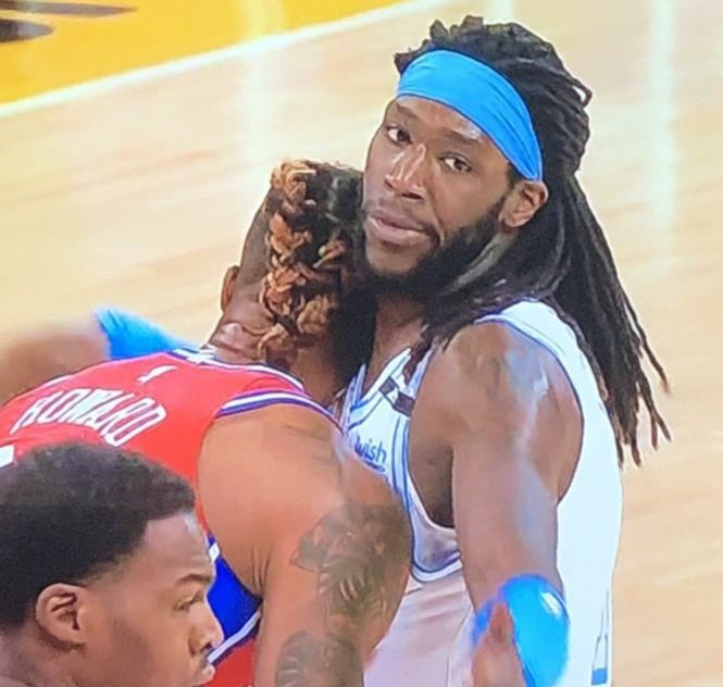 德懷特·霍華德|霍華德故意挑事惹怒哈雷爾，連吃兩T被驅逐離場，后者朝他揮手說再見