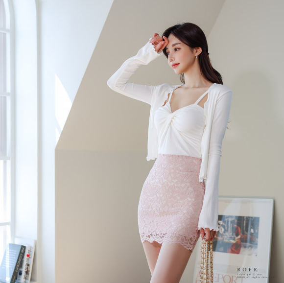 心壹文学|女神孙允珠时尚搭配：玛丽童话樱桃露珠优雅小开衫