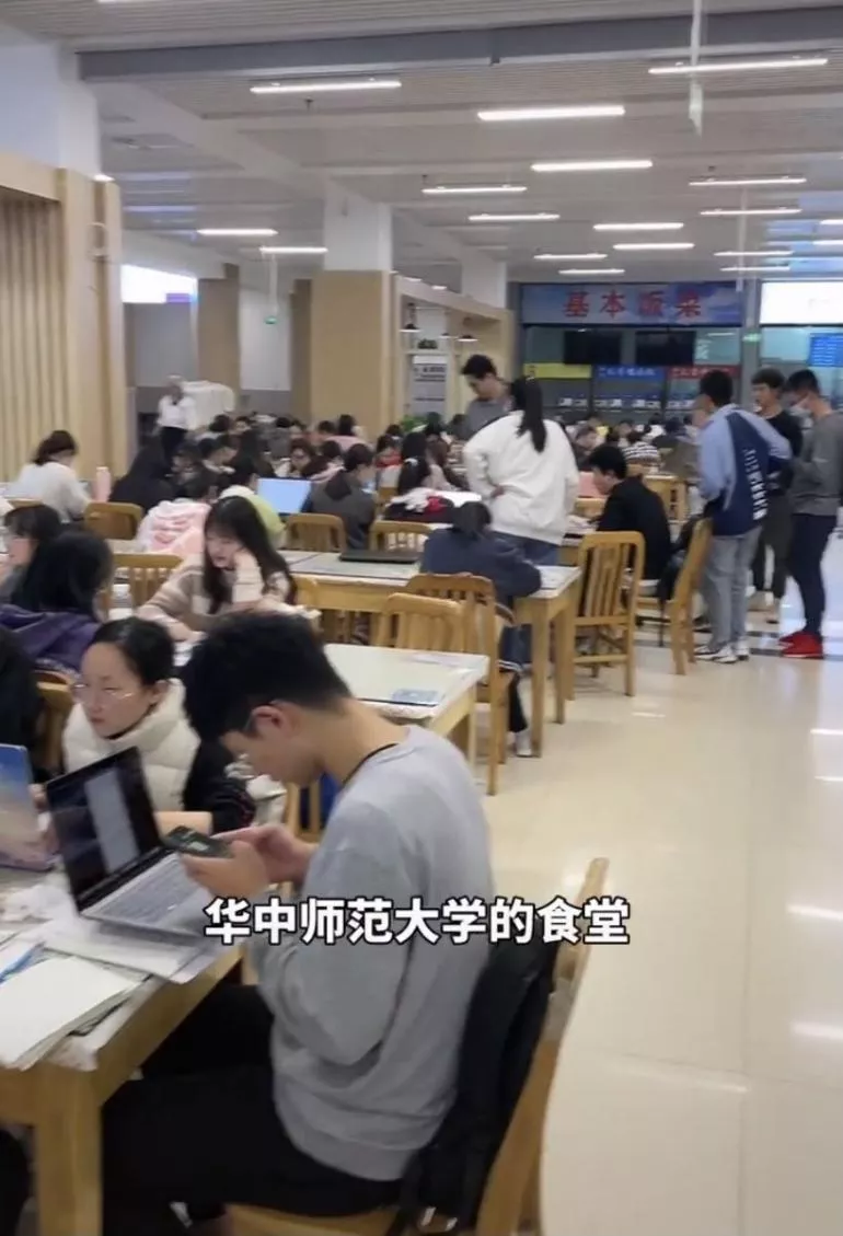 哲学筱筱 朋友圈2张对比照刺痛无数父母：孩子，我为什么要逼你上名校？