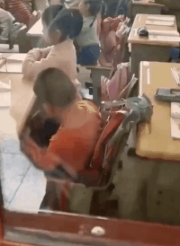 萌控孩|“小姐姐你这是什么打扮，牛仔短裤再套个丝袜，到底是冷还是热啊？”哈哈哈