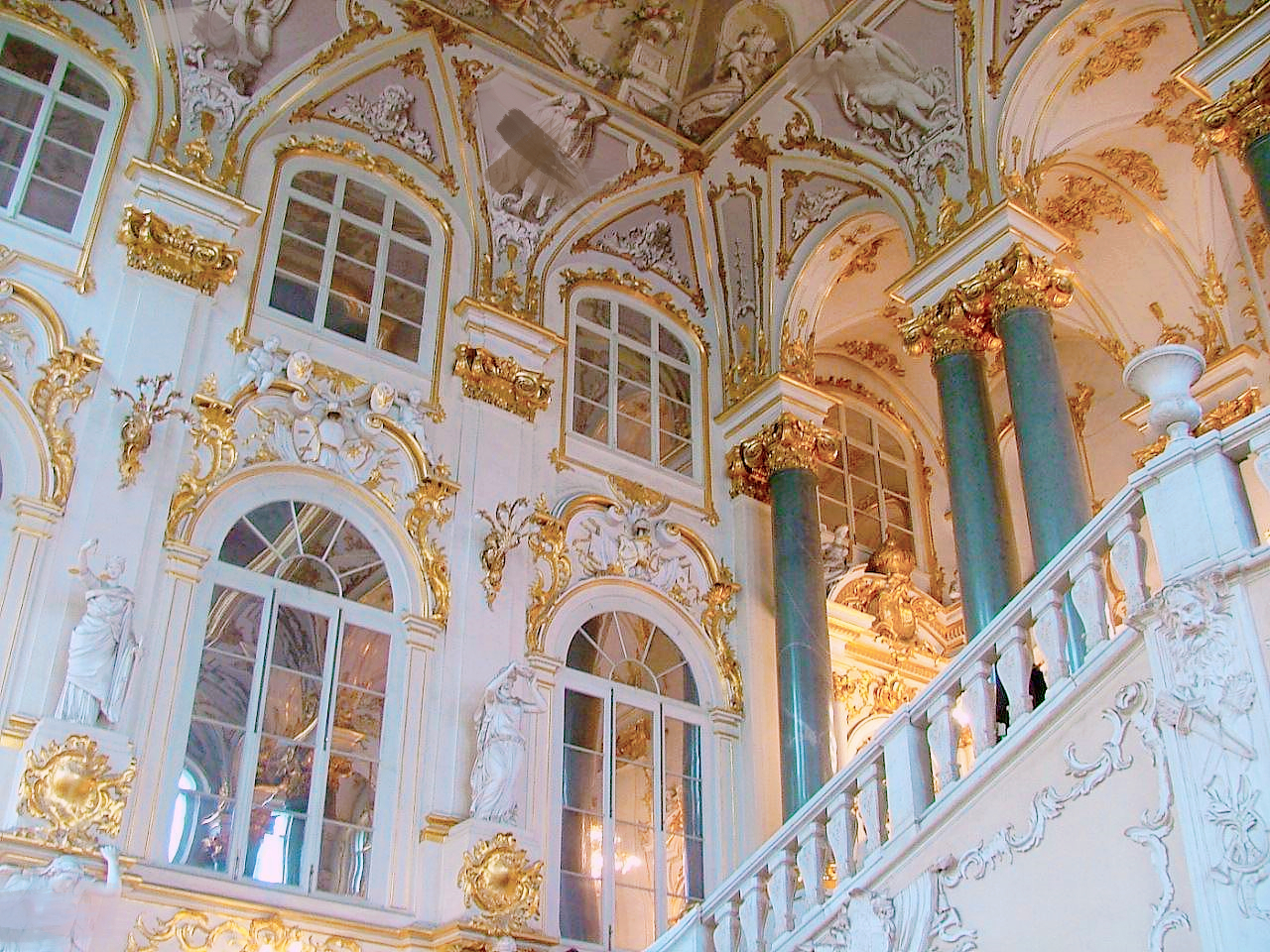 |不同于夏宫的冬宫，万种藏品汇集，华贵与庄严并存