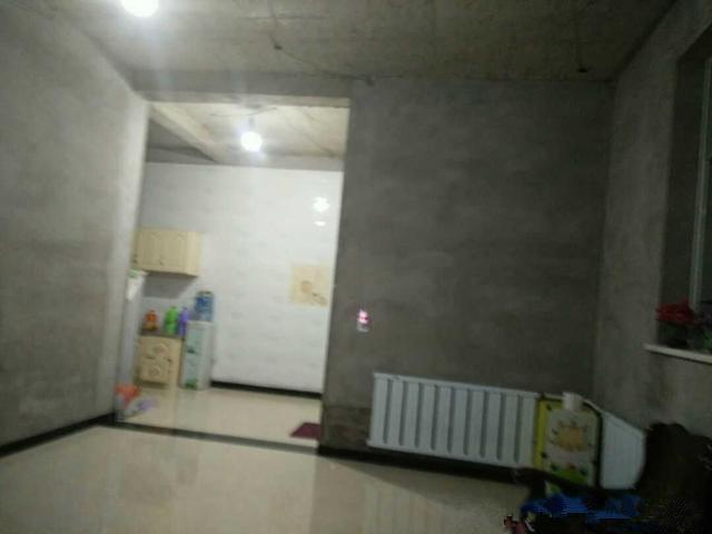 摩天大楼|农村堂哥死要面子，新房外表富丽堂皇，一家人却住着毛坯房