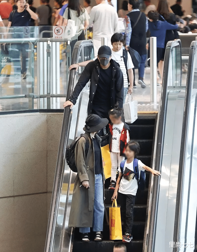 孙俪|孙俪娘仨同框，9岁等等身高直追妈妈，小花穿舞蹈服遮不住翘臀