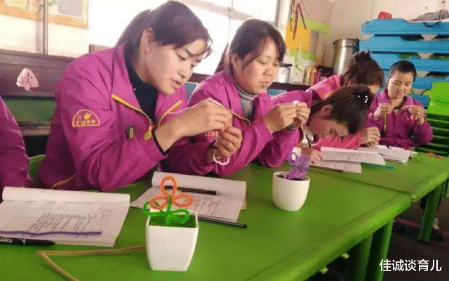 佳诚谈育儿 “妈妈我难受”，放学后3岁女儿紧抓着裤子，妈妈脱下后当场报警