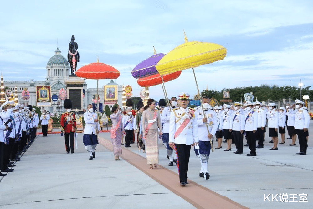 Angelababy|泰王室成员齐现身：王后心情好，贵妃消瘦了；公主没带手机好无聊