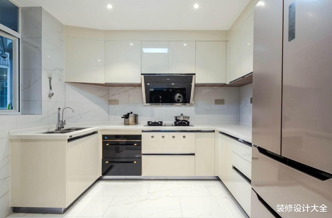 119㎡三房现代设计,木饰面背景墙果然显大气!