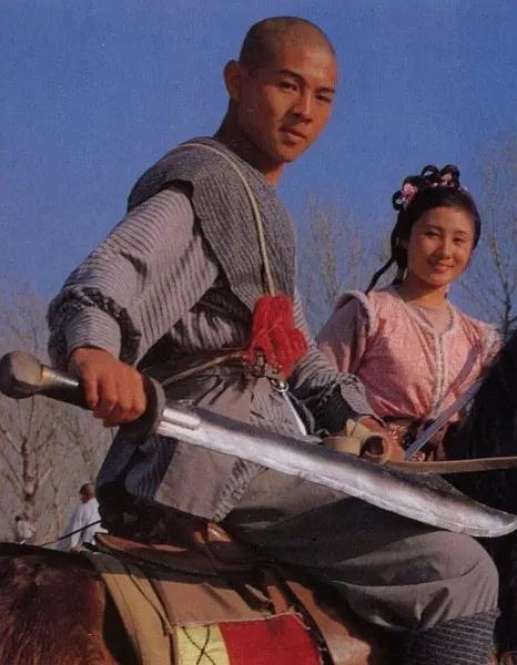 李连杰|吴京“丈人”李连杰“师傅”，18岁陪周总理访缅的于海现状如何？