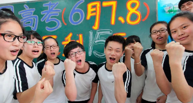 萌听小c姐|95后“二本生”毕业后，多数做出这3种选择，第三种家人最放心