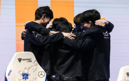 edg战队|厂长在家躺着也被喷！EDG进入四强自动发博，网友：跟你有关系？