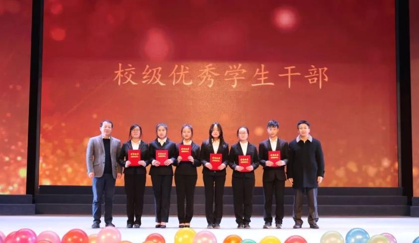 家装日志|家庭教育小常识:让孩子养成良好的品性,从拒绝无谓的争执开始