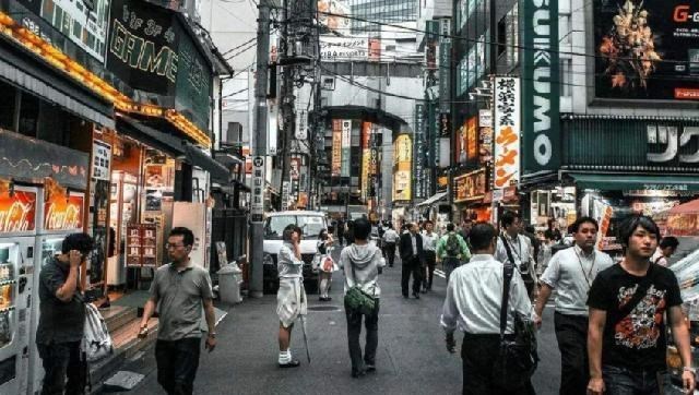 胡小小乖|日本天皇首次访华，晚宴途中要求撤掉一道菜，我方为何直接拒绝？