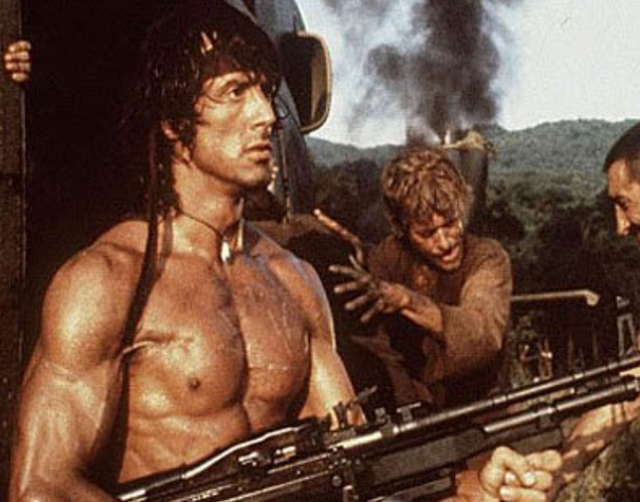 电影|74岁的史泰龙约会22岁小娇妻，身材赛小伙，第一滴血要拍电视剧了