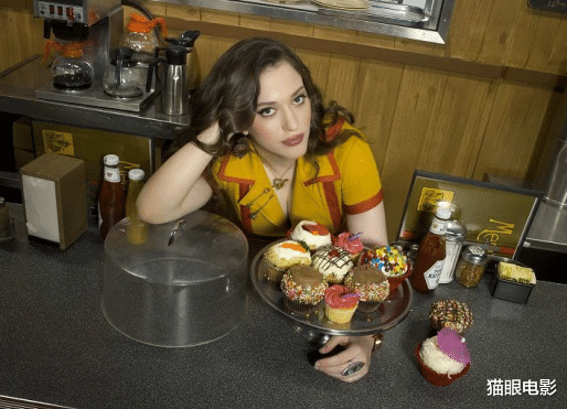 |破产姐妹Max晒钻戒，恋情公开不到10天就订婚，网友：老公像泰山