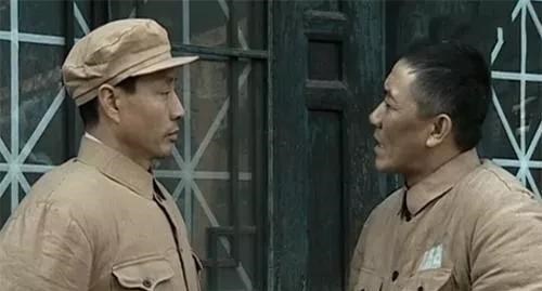电视剧|《亮剑》为何王副军长会在和李云龙师长争夺田雨时,主动退让?