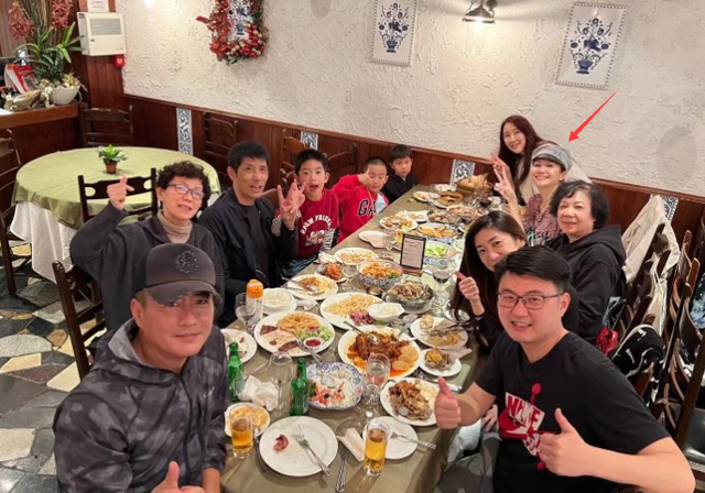 高曙光|高曙光全家度假,小16岁娇妻嫩到与老公似两代人,儿子暴风长高