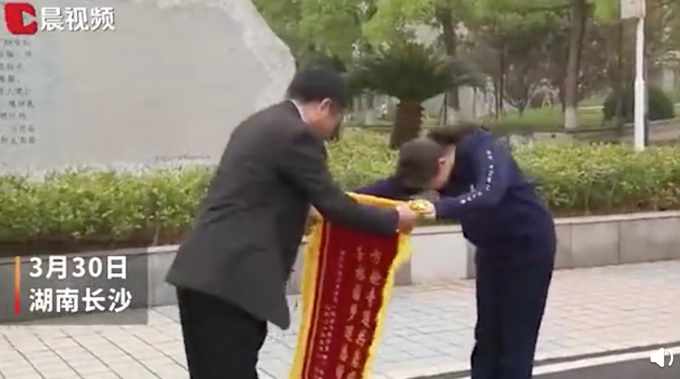 舜网 方舱考研之约实现了！方舱医院考研女孩通过复试，网友：神仙剧情