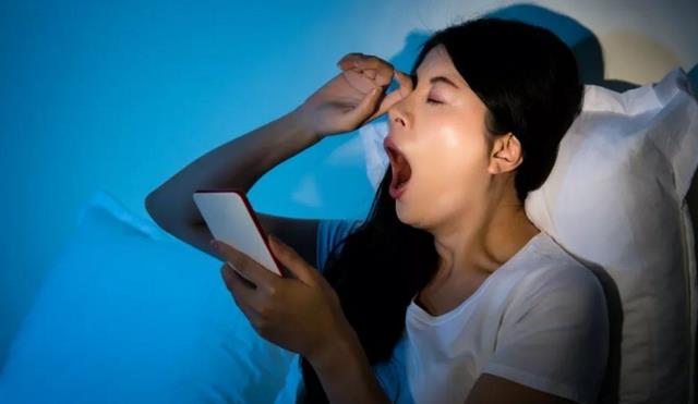 熬夜|这4个生活习惯很容易致胖，看看你中招了没？