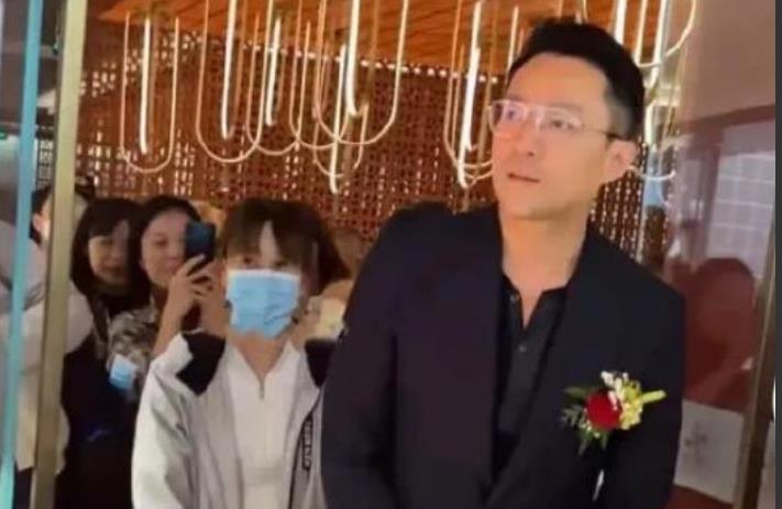 张颖颖|汪小菲绯闻女友张颖颖晒近照，淡妆出镜走酷飒风格，的确很美