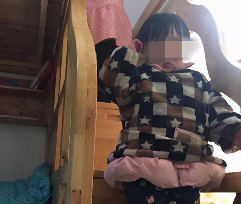 三十秒社汇 四川一三岁女童被幼儿园教师继母虐待致死，一审宣判刑期十年半，网友：判少了？