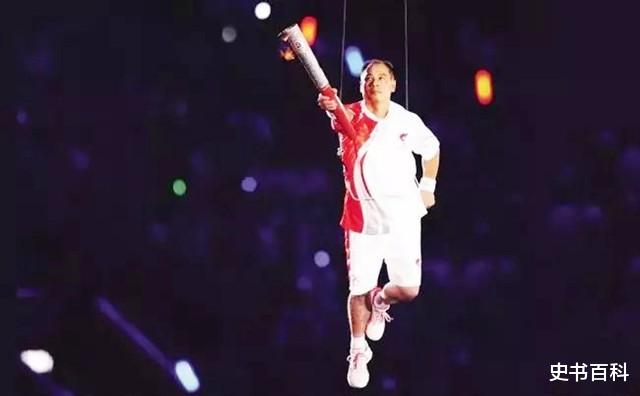 李宁|“体操王子”李宁身价百亿,58岁头发脱落,59岁妻子仍风韵犹存