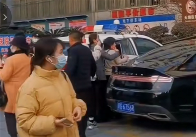 许敏|闹剧收场！杜粉怂恿杜妈持刀了结许敏，九江警方立刻出动