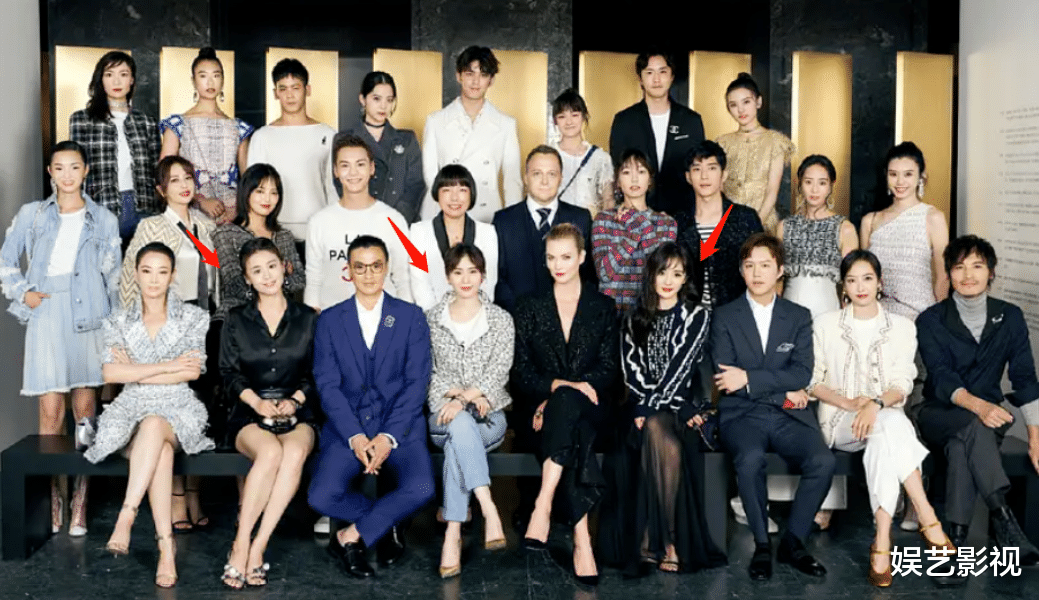 高伟光|明星不再抢C位？龚俊携手杨幂站后排，白宇和张艺兴抢角落位置