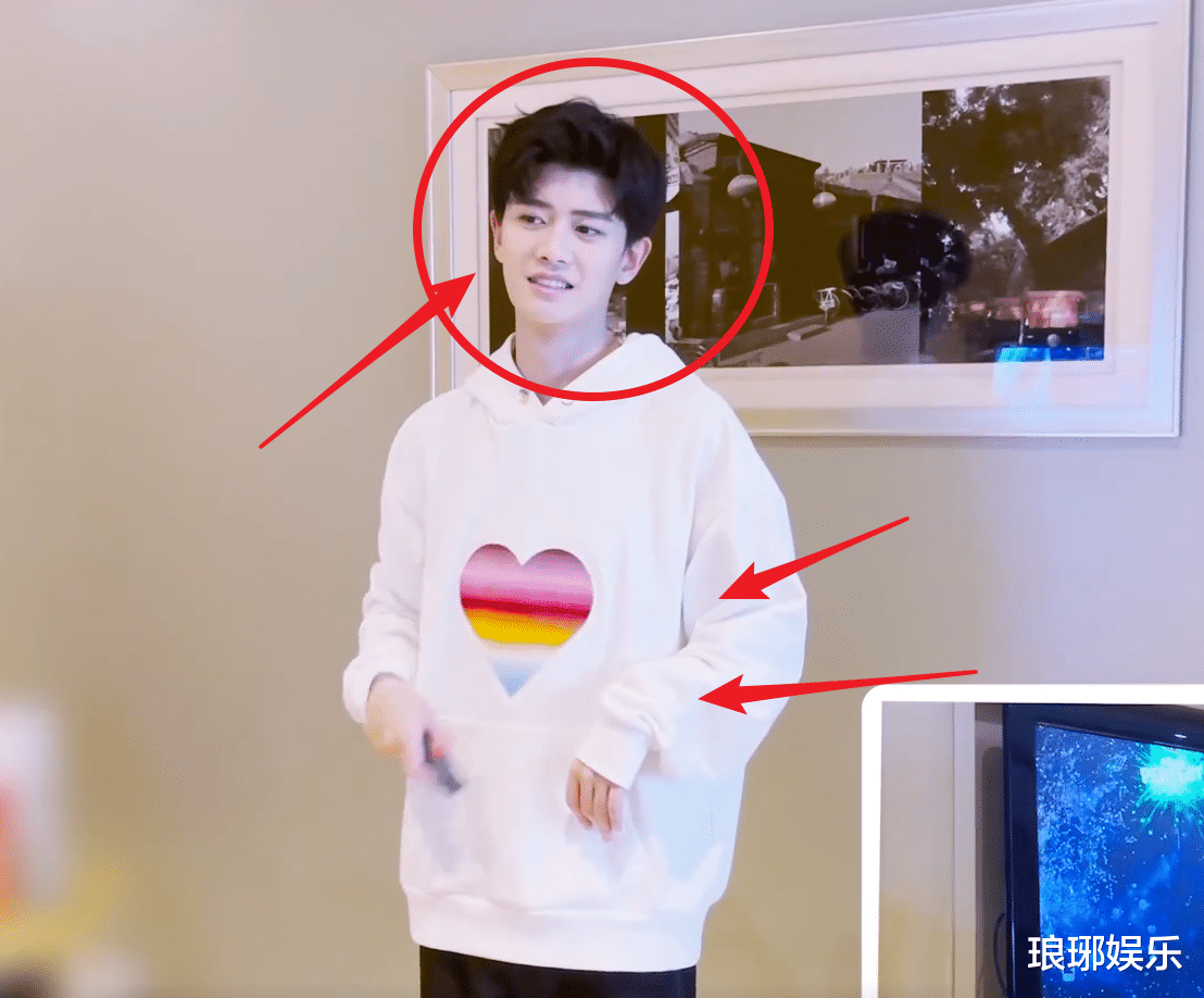 任嘉伦|任嘉伦跳女团舞视频曝光，身材暴瘦惹人心疼，我却关注他的真实身高