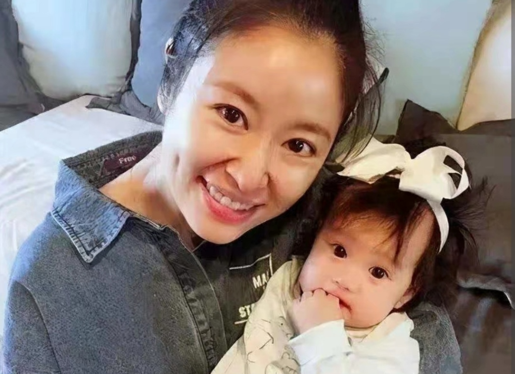 林心如|那个林心如每年给3亿项链，用金碗盛粥长大的女儿现在怎样了？