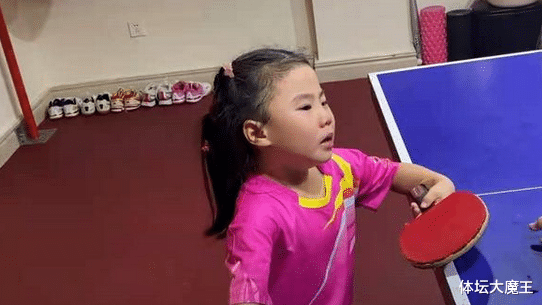 王楠|王楠一家中秋团聚！富豪老公烹饪一大桌丰盛大餐，豪宅内景很奢华