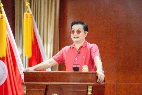 彩虹屁 年轻人的职场彩虹屁，你学“废”了吗？
