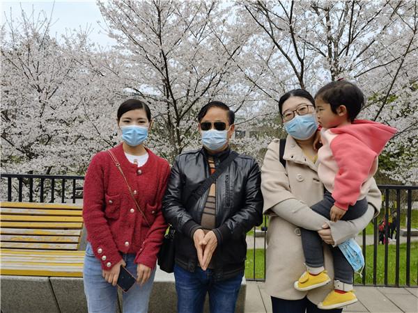 东方今报 樱花之约如约而至!河南抗疫医护代表与治愈患者在武汉大学相见