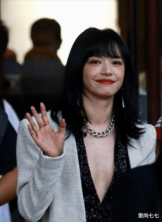 童瑶|童瑶穿了王菲的衣服，姚晨比男明星壮硕，姜文老婆周韵成红毯最佳