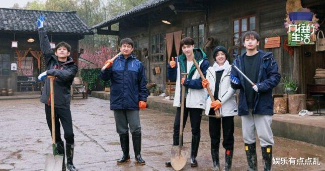 张子枫|张子枫调侃谭松韵: 想不想再来《向往5》做客? 谭松韵回应笑翻全场