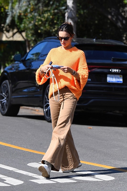 BiuFashion 阔腿裤不能这么穿,看着腿又粗又短,超模AA穿都不好看