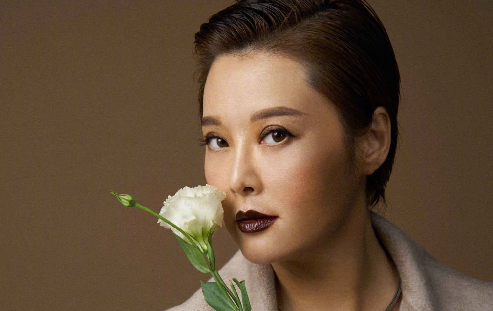 袁立|袁立和斯琴高娃的恩怨，竟意外牵出章子怡丑闻，李冰冰也难逃一劫