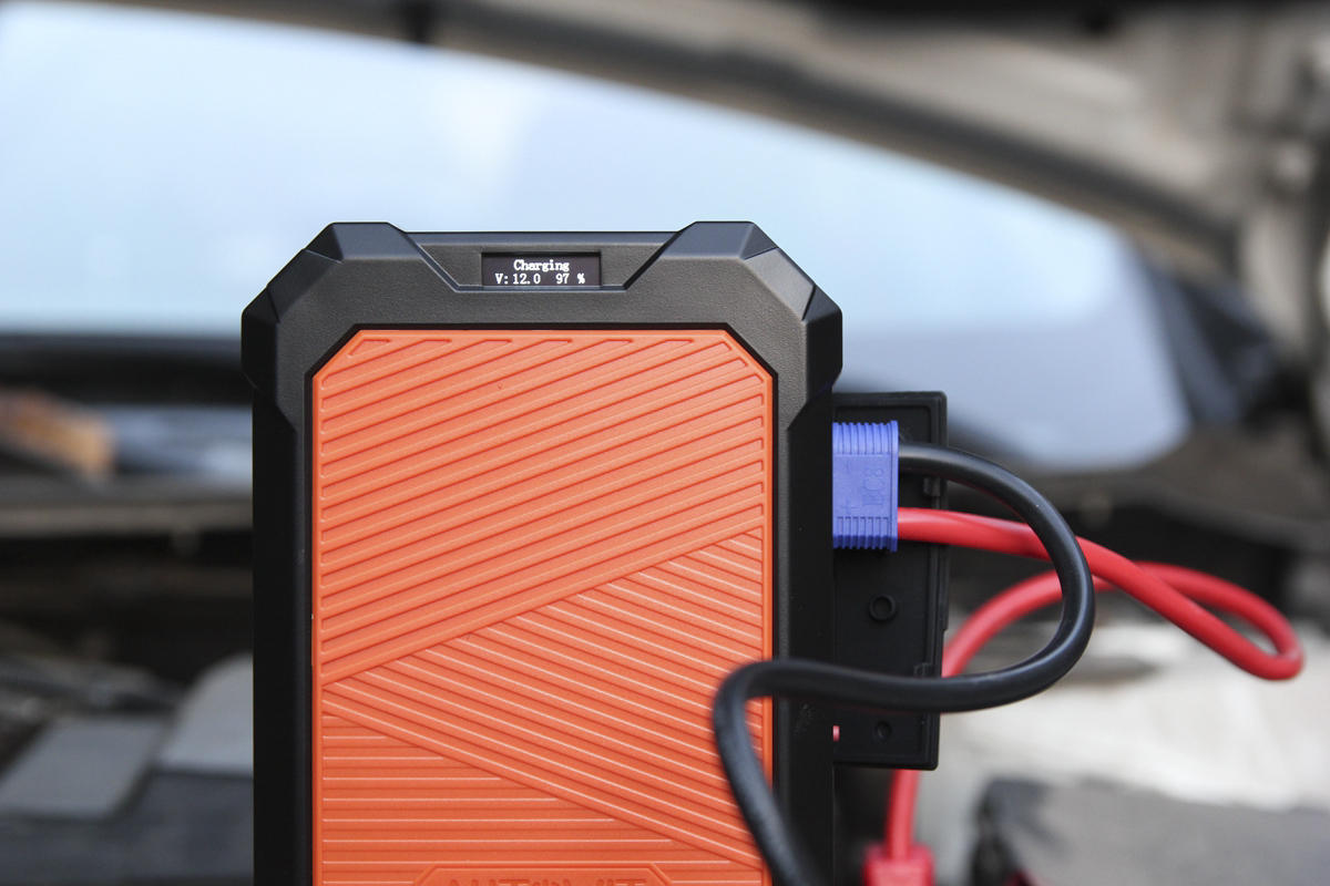 雅虎|救援用的“无电池”应急电源是什么高科技?有幸体验,搭电神器