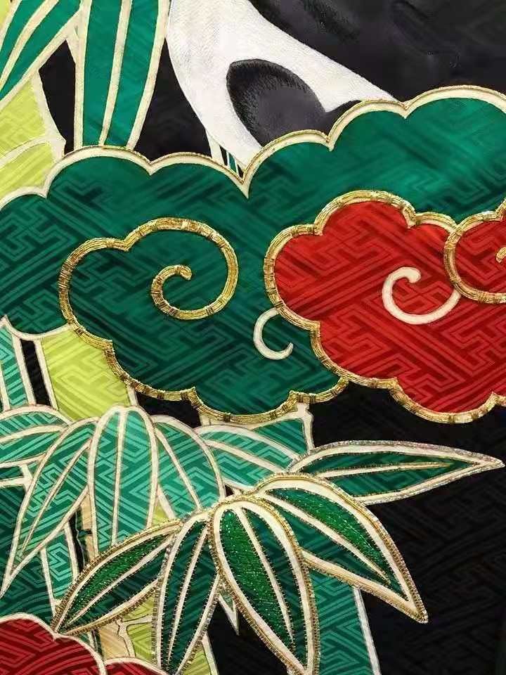 时尚风行派|中国风元素太百搭了！价值11万的和服绣满牡丹长城，黑色底面超美