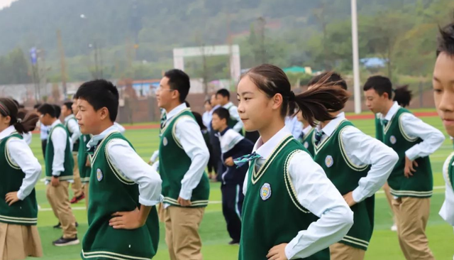 发型|初中生最新“标准发型”出炉，男生可以接受，女生：太丑了