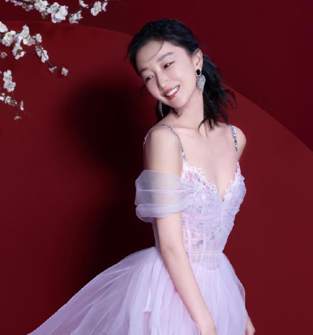 维多利亚的秘密|杨幂周冬雨维密大片,一个俏皮可爱一个风情万种,网友:身段真好