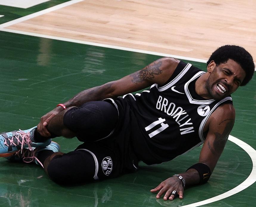 籃網(wǎng)隊(duì)|雄鹿2-2籃網(wǎng)，歐文腳踝受傷離場，杜蘭特賽后罕見暴怒