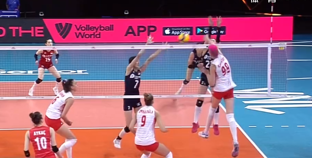 土耳其隊|0-3！中國女排慘敗，張常寧輪休，朱婷前隊友成土耳其核心重炮