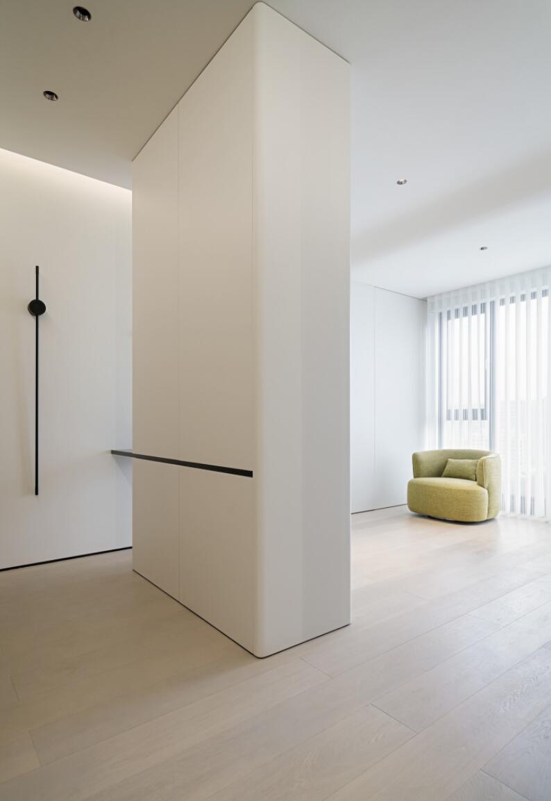 为追求简单生活，她坚持给新家断舍离，完工后窗明几净，大气极了