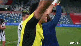 尤文图斯|2-1，尤文拼出冠军！C罗大满贯，布冯振臂狂吼，皮尔洛哭了