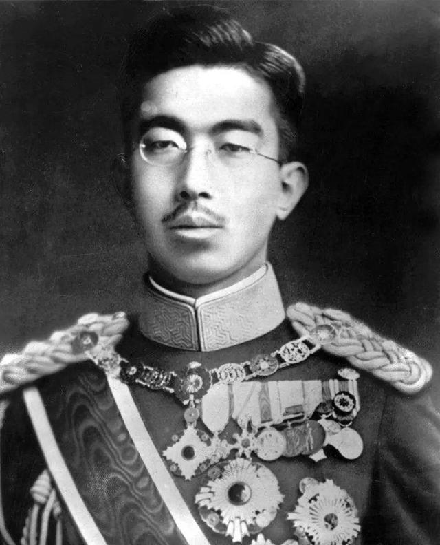 海芹姐说时尚|日本天皇不从政也没实权，那每天都干什么？