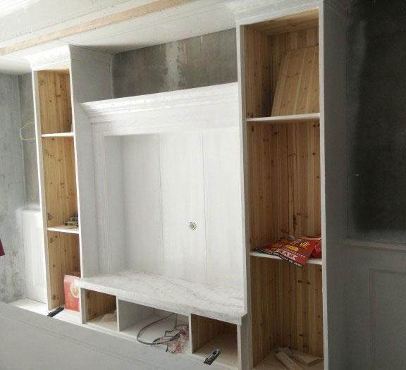 新房装修中，木工加班加点20天做完满屋子家具，工钱17300贵吗？