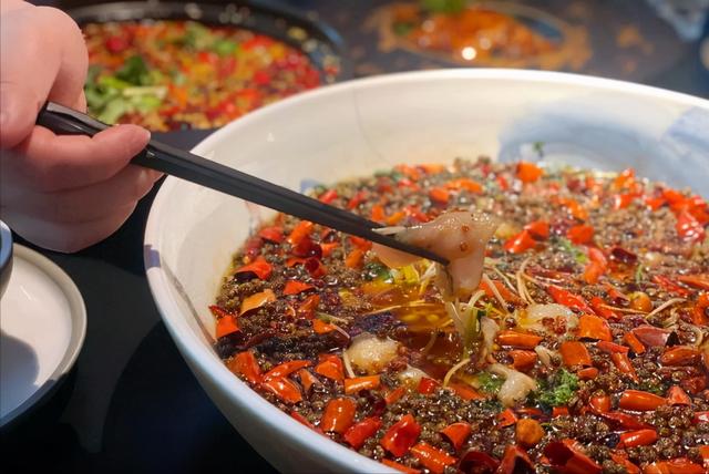 汪小菲|汪小菲新餐厅在成都遇冷，有客人打出半星差评，只因为一个理由