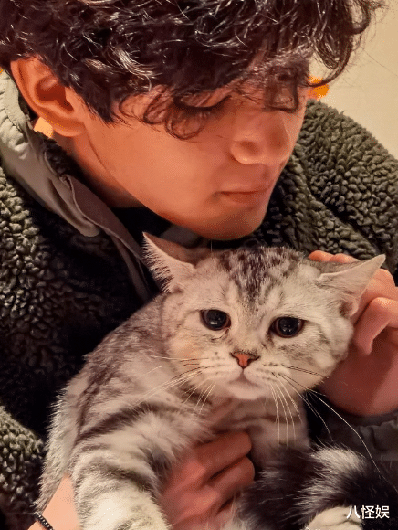 魔童|袁咏仪儿子晒帅照曝身高179cm，频传恋爱魔童首发声：我单身