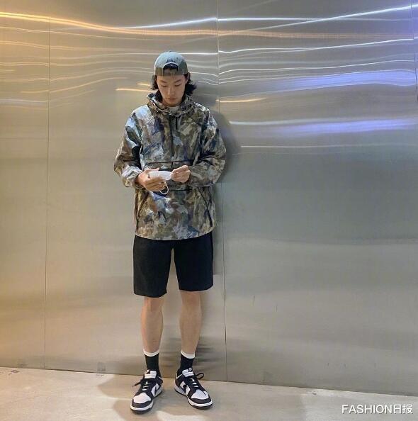 FASHION日报|妥妥的魅力男友画风格 柳俊烈风日常穿搭