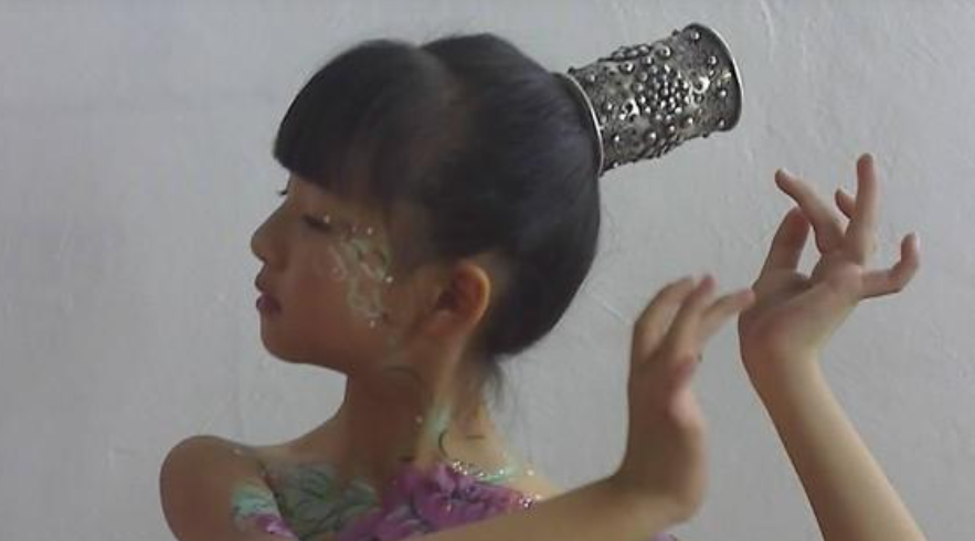 小彩旗|春晚上一“转”成名，自称不想当第二个杨丽萍，小彩旗后来怎样了