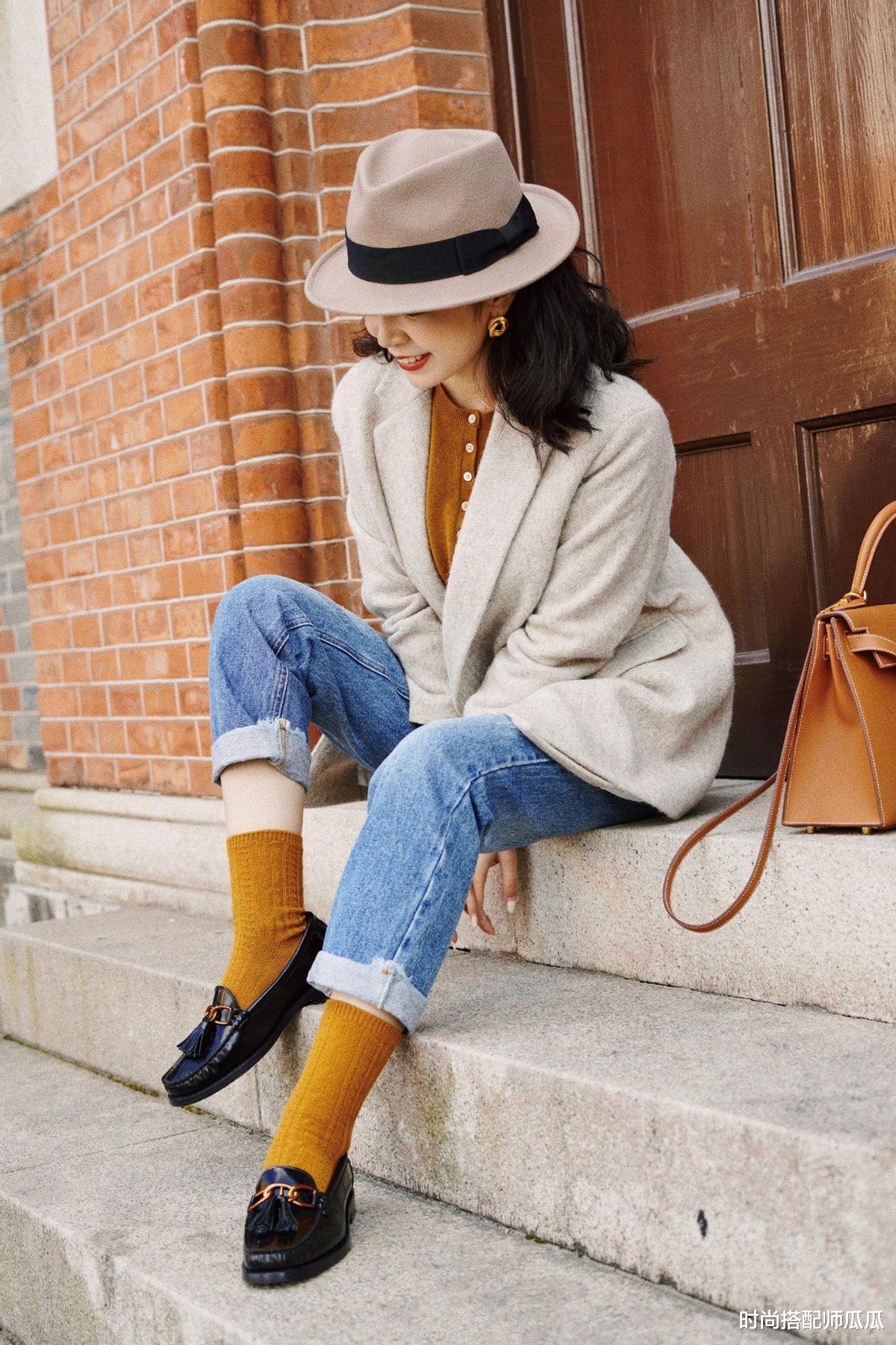 时尚搭配师瓜瓜|女人过了45岁，建议少穿高跟鞋！今秋这“3双”正火，舒适又优雅